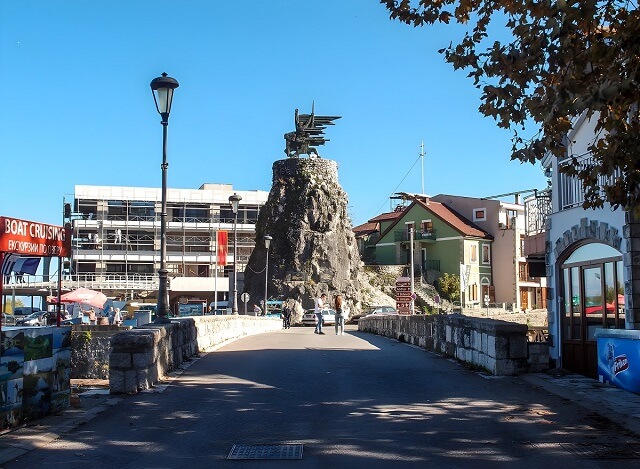 Pomnik partyzantom i bohaterom II wojny światowej