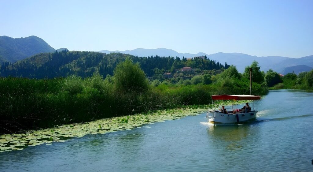 Rejs po Jeziorze Skoderskim