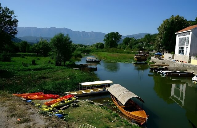 Miasto Virpazar i jego przystanie