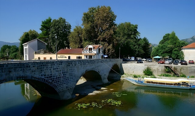 Miasto Virpazar i jego przystanie