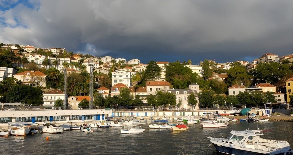 Panorama Herceg Novi z wody
