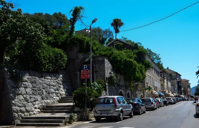 Ulica w dzielnicy Savina, Herceg Novi