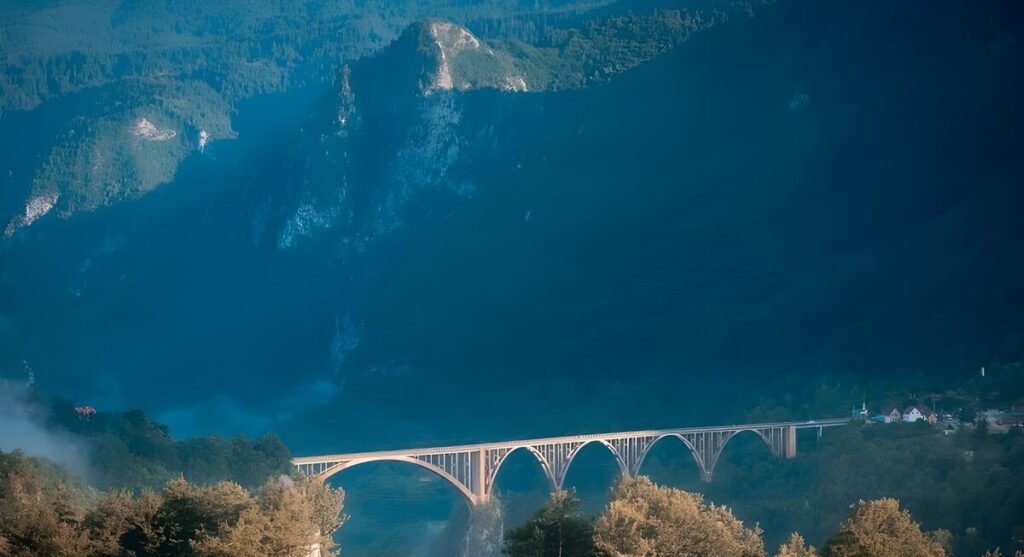 Most Djurdjevic w Zabljak, Jezioro Czarne, Czarnogóra