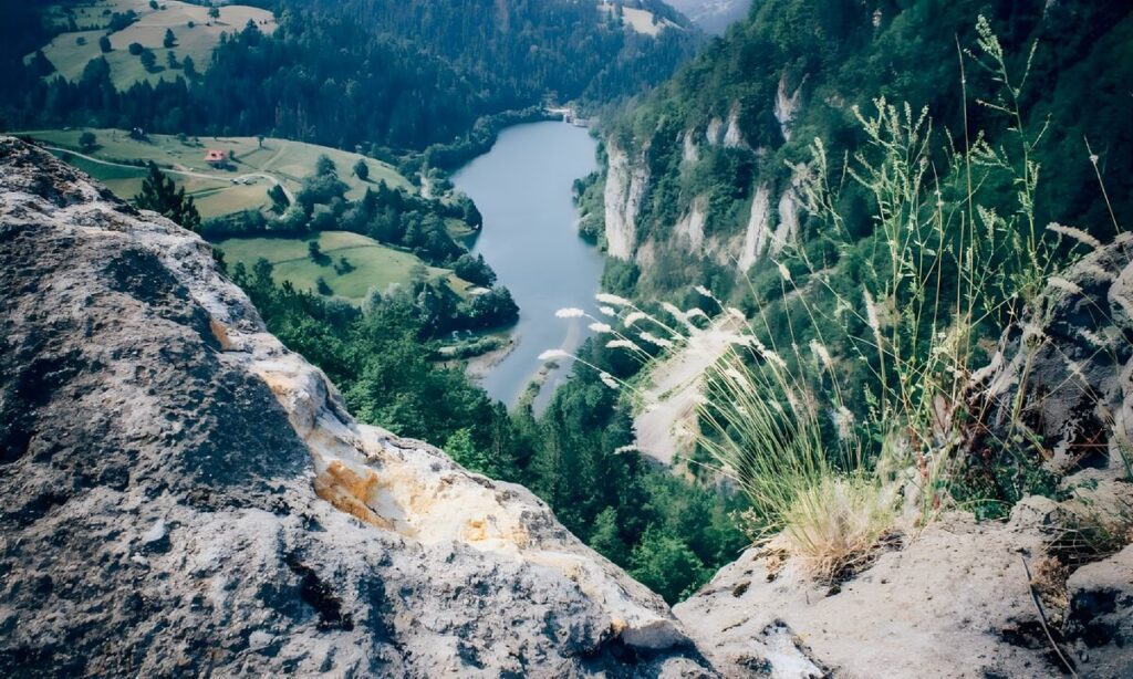 Letni pejzaż kanionu rzeki Tary