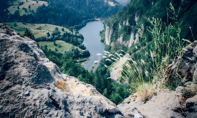 Letni pejzaż kanionu rzeki Tary